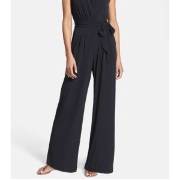 SOLD Vince Camuto Belted Crepe Jumpsuit/Pantsuit XS - Picture 2 of 7